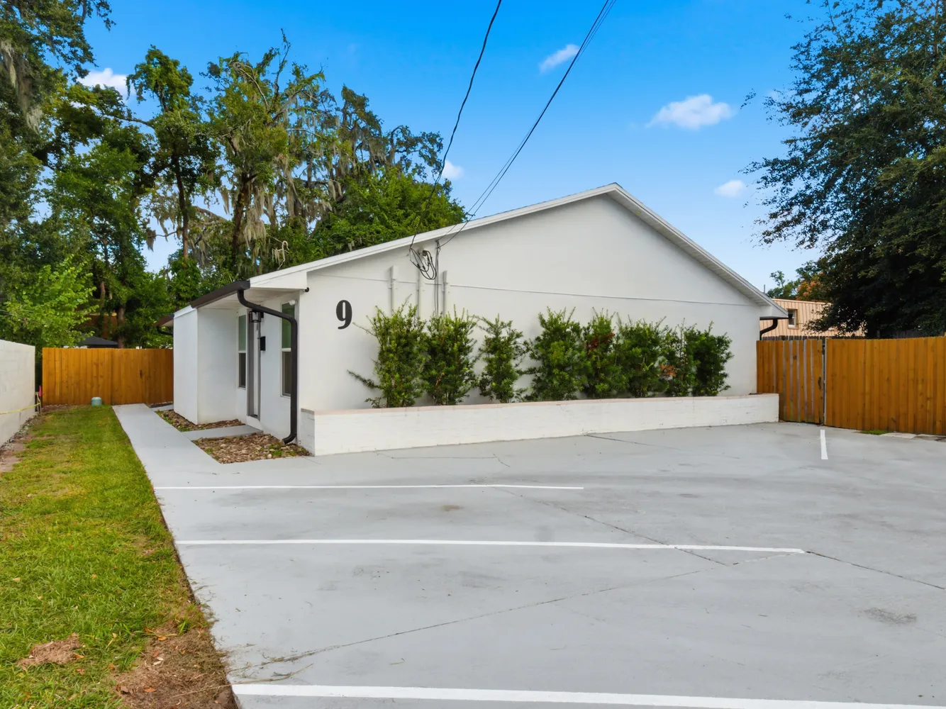 a view of back yard of the house