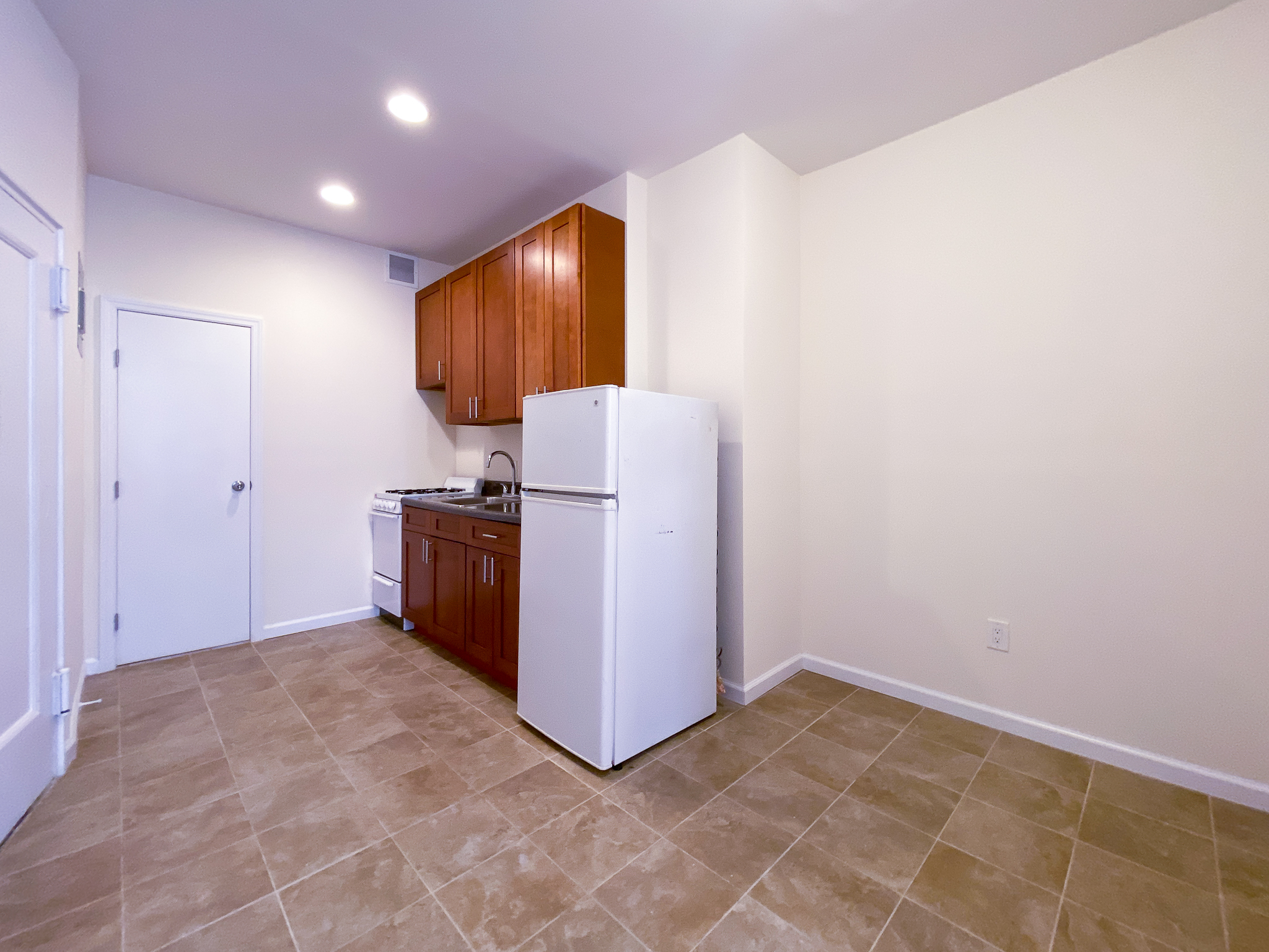 319 East 25th Street, Unit 3C Manhattan, NY 10010 - Photo 5 of 12 a view of kitchen