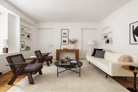 $2,850,000 | 25 Central Park West, Unit 11C | Upper West Side