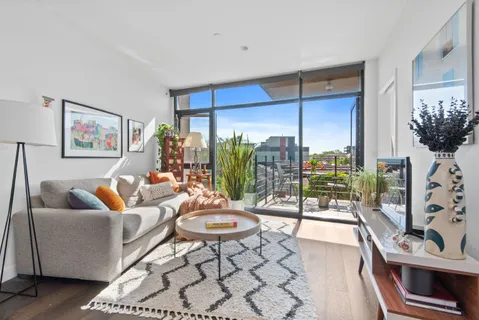 $895,000 | 179 Woodpoint Road, Unit 4A | East Williamsburg