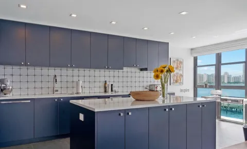 $2,200,000 | 9 Island Avenue, Unit 407, Miami Beach, FL 33139