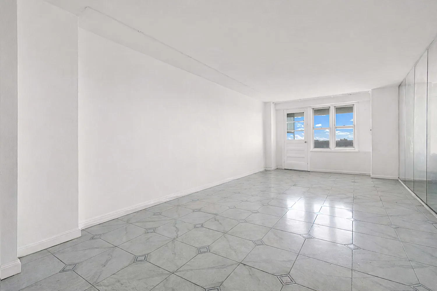 $950,000 | 370 Ocean Parkway, Unit 8H | Kensington