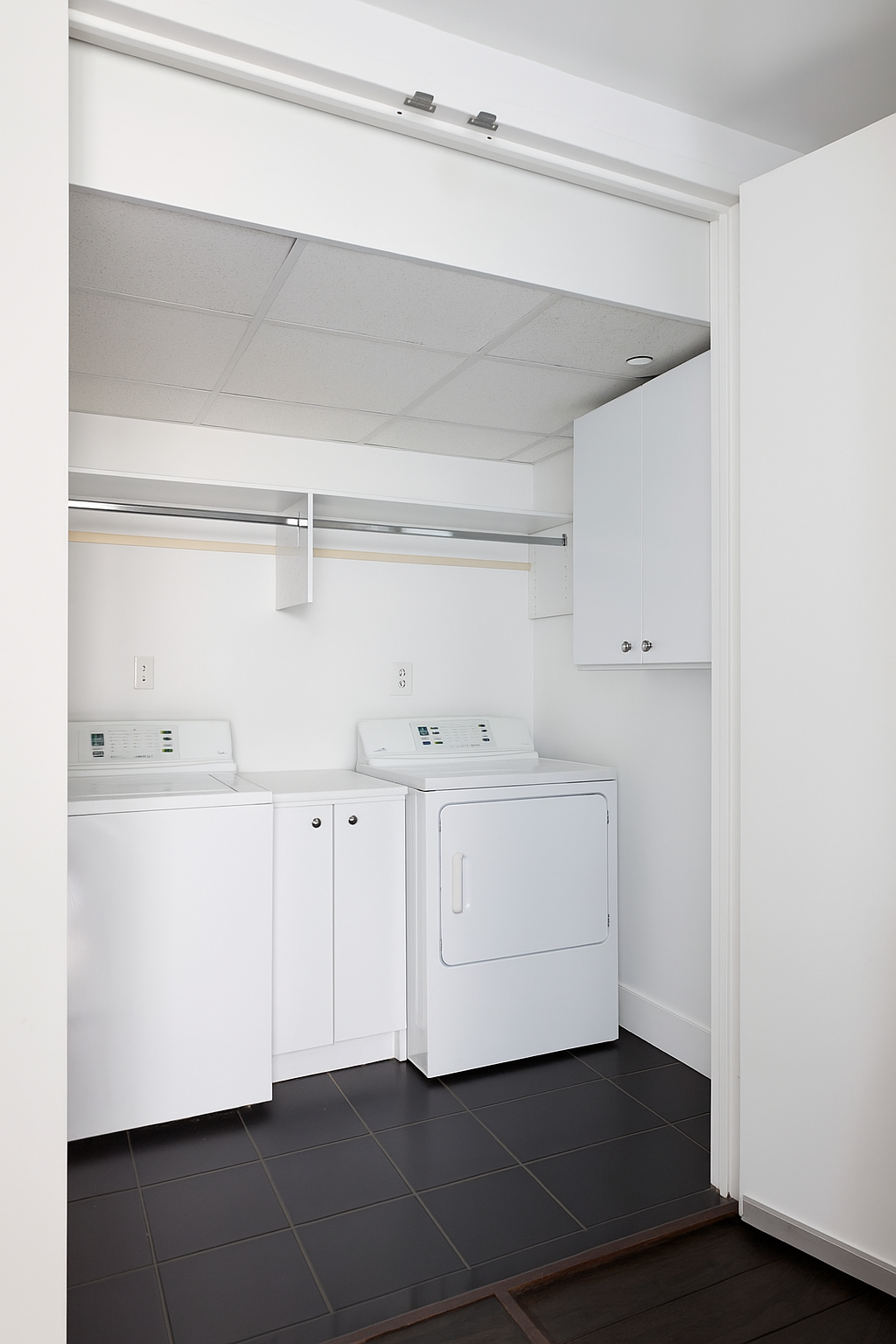 505 Greenwich Street, Unit 14A Manhattan, NY 10013 - Photo 16 of 20 a view of cabinets