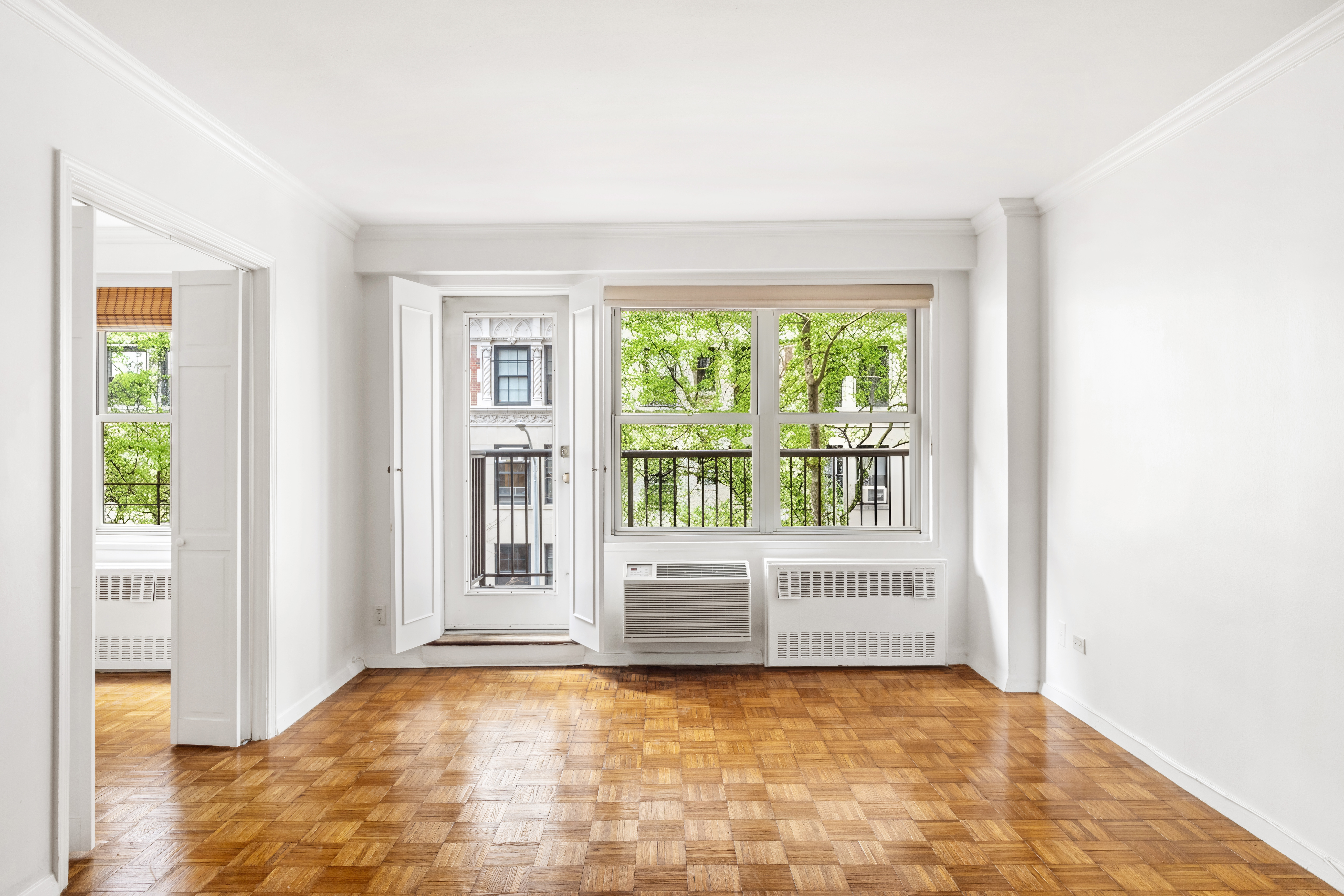 1199 Park Avenue, Unit 3G Manhattan, NY 10128 - Photo 4 of 12 a view of an empty room and window
