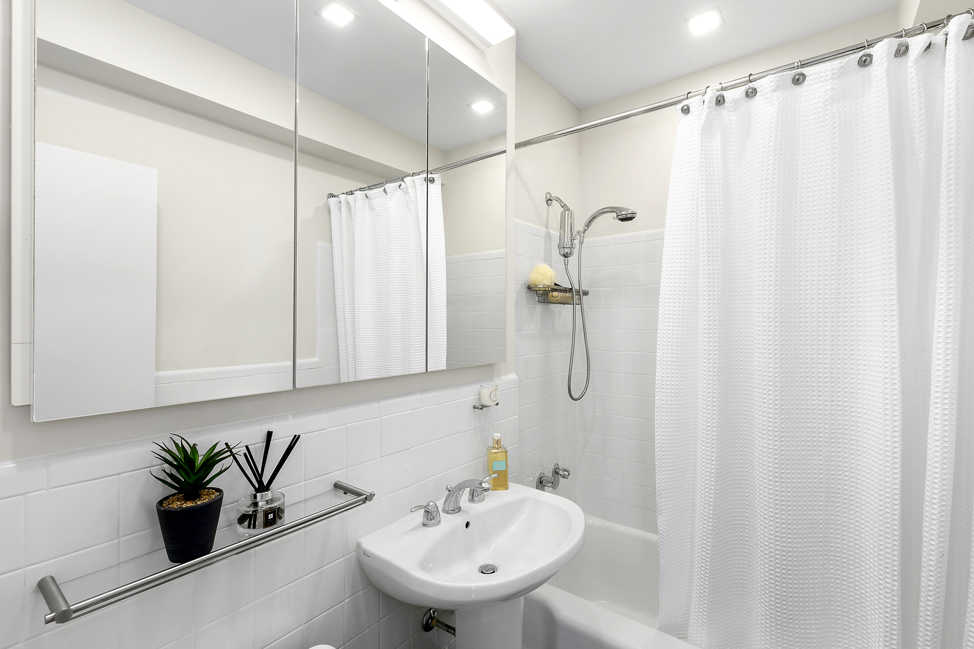 201 East 21st Street, Unit 20B Manhattan, NY 10010 - Photo 8 of 13