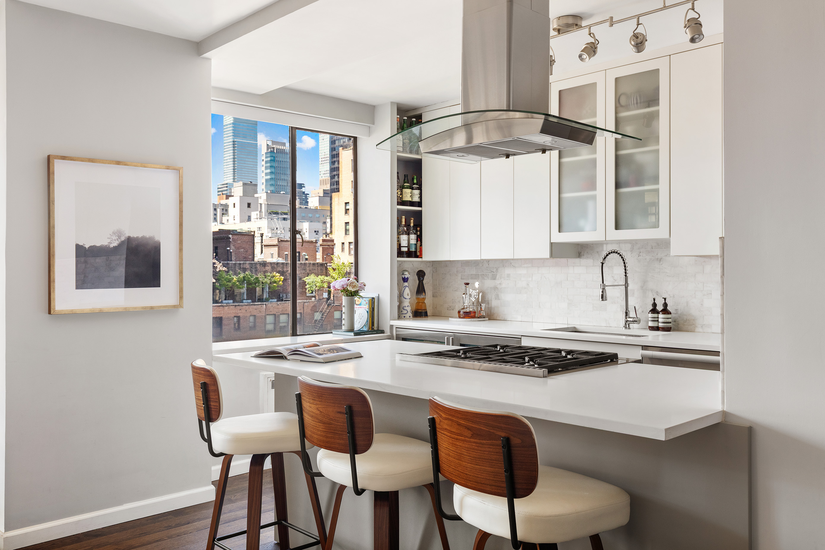 333 East 69th Street, Unit 12E Manhattan, NY 10021 - Photo 3 of 15 Gallery Image 3