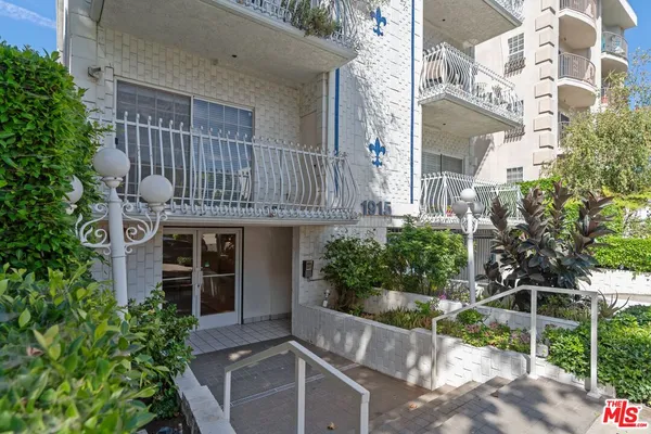 $1,138,000 | 1915 Malcolm Avenue, Unit 301, Los Angeles, CA 90025