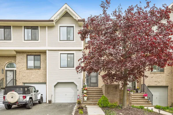 $599,000 | 12 Louisburg Square, Verona, NJ 07044