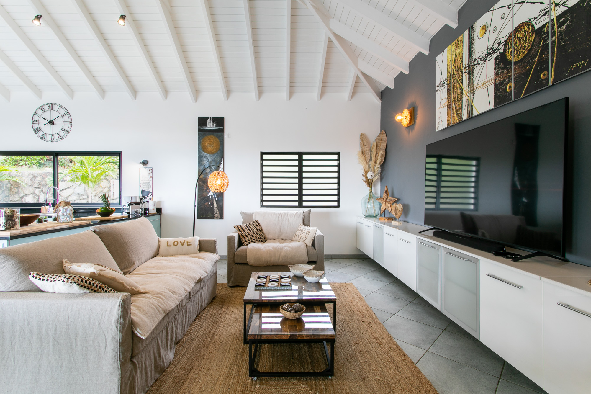 3 Rue Du Mont Vernon St. Martin, undefined 97150 - Photo 13 of 40 a living room with furniture and a flat screen tv
