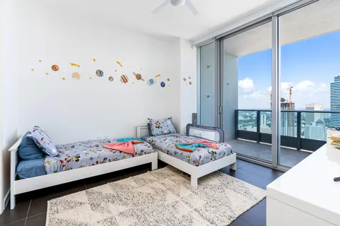 $975,000 | 200 Biscayne Blvd Way, Unit 4812, Miami, FL 33131
