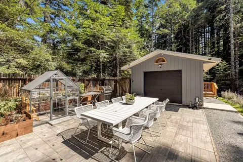 a view of a dinning table and chairs in the patio