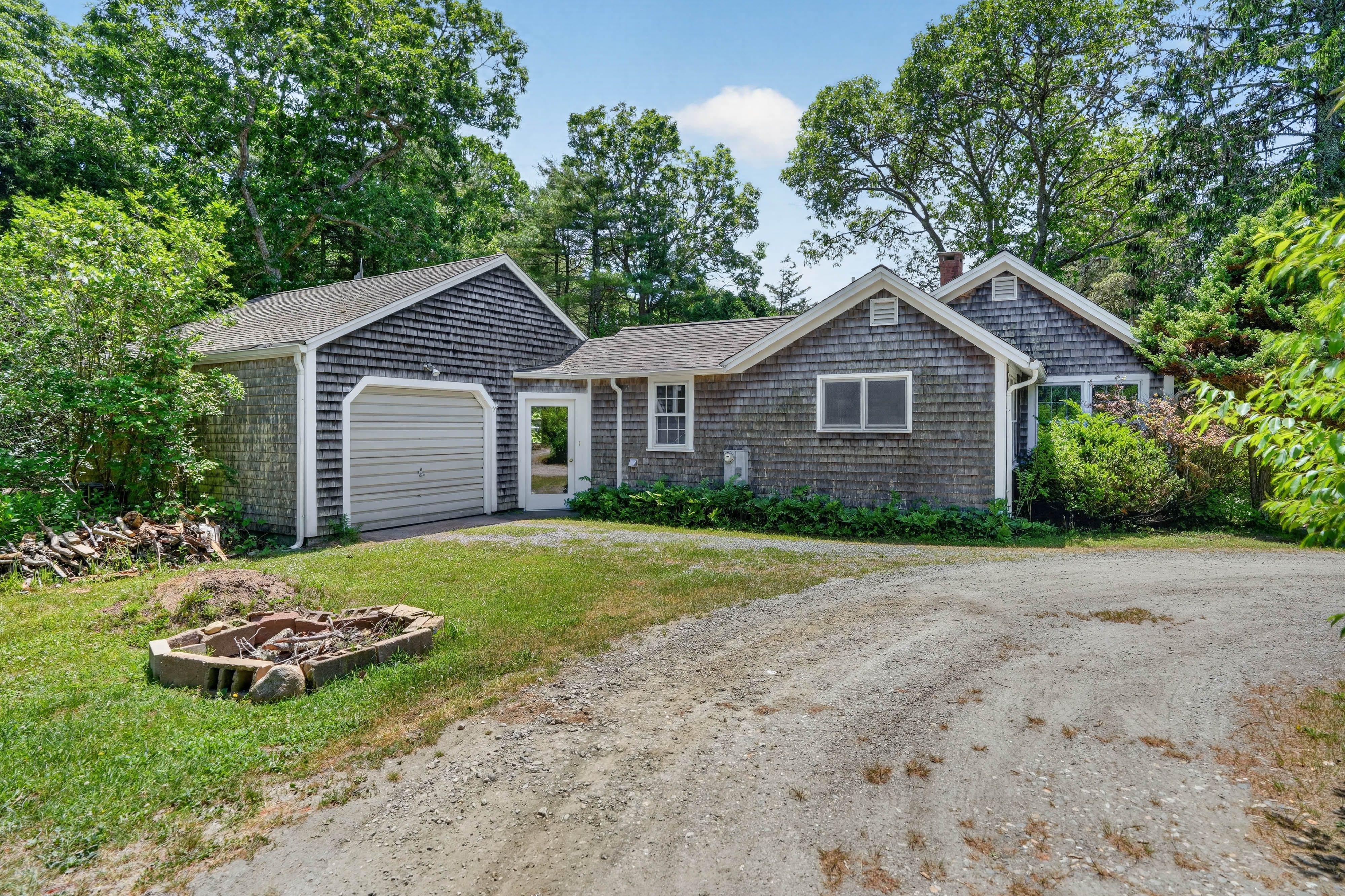 132 S Road Chilmark, MA 02535 - Photo 4 of 44