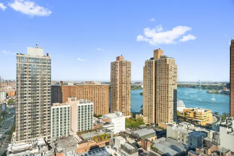 $2,249,000 | 400 East 90th Street, Unit 23B | Upper East Side