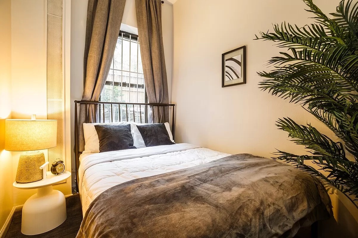 317 East 75th Street, Unit 22 Manhattan, NY 10021 - Photo 4 of 7