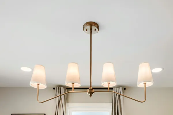 a room with two mirror and a lamp