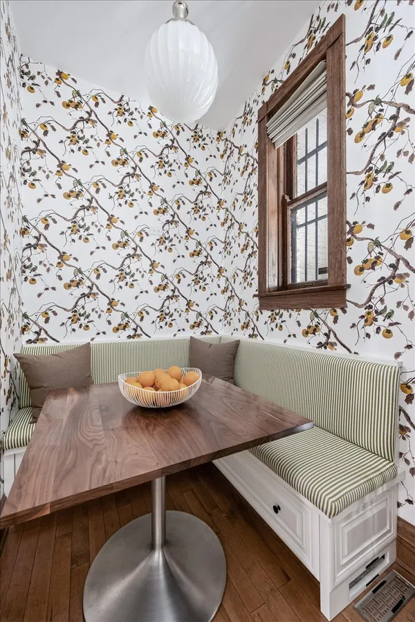 $1,200,000 | 457 West Fullerton Parkway, Unit 2W, Chicago, IL 60614