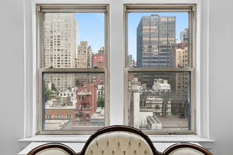 $560,000 | 333 East 53rd Street, Unit 12L | Sutton Place