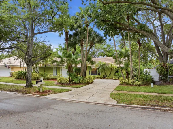 $759,000 | 18546 Lake Bend Drive, Jupiter, FL 33458