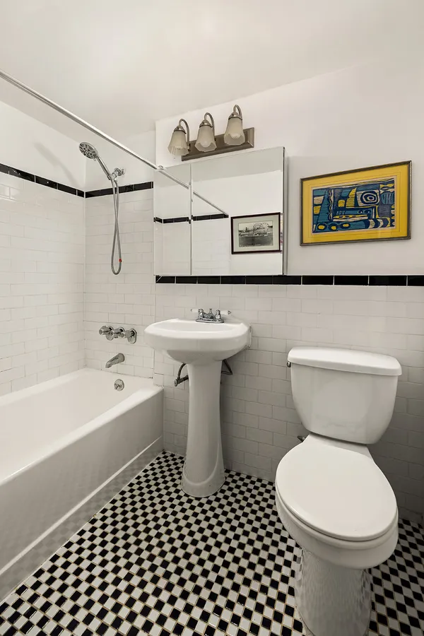 $1,075,000 | 201 Clinton Avenue, Unit 6F | Clinton Hill