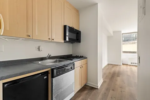 $495,000 | 500 West 43rd Street, Unit 5C | Hell's Kitchen