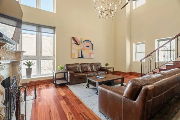 $1,400,000 | 802-10 Locust Street, Unit 201, Philadelphia, PA 19107