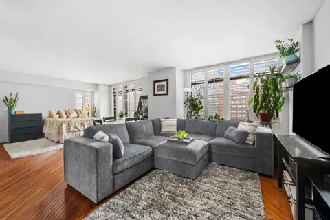 $675,000 | 400 East 70th Street, Unit 1108 | Lenox Hill