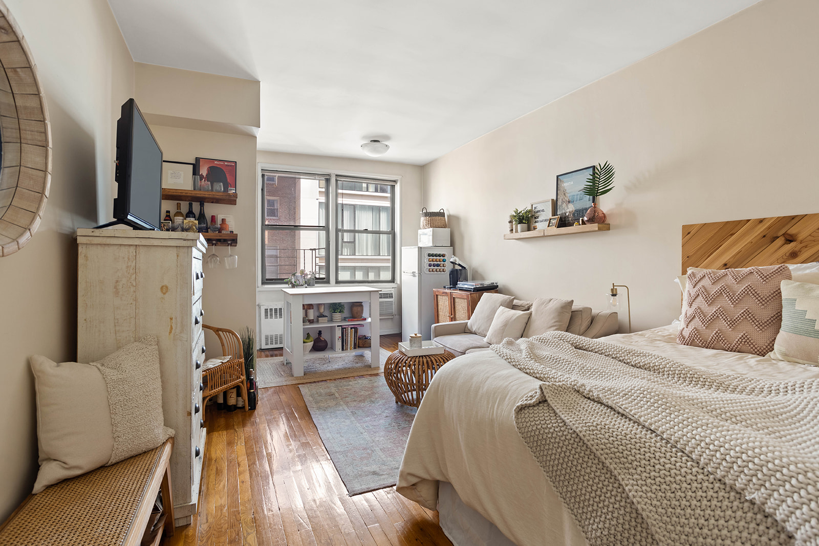 148 East 84th Street, Unit 4A Manhattan, NY 10028 - Photo 1 of 6 a bedroom with a bed and wooden floor