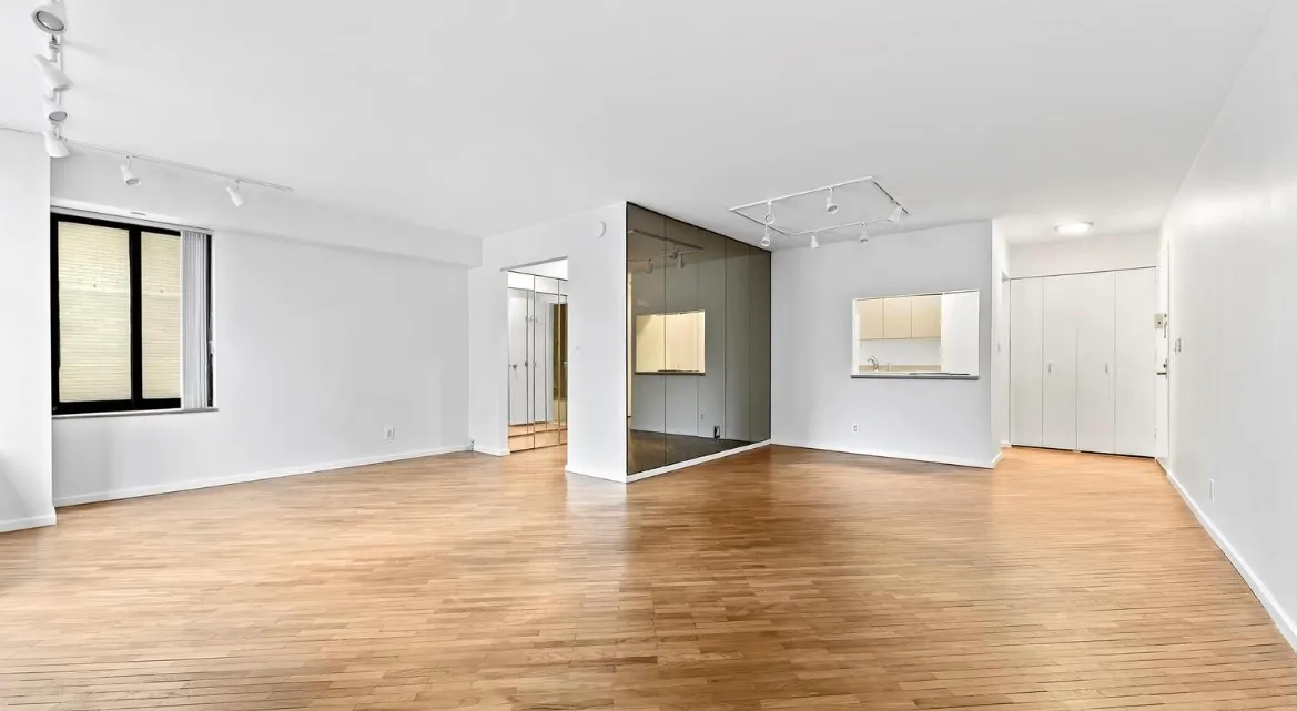 $3,900 | 400 East 70th Street, Unit 807 | Lenox Hill
