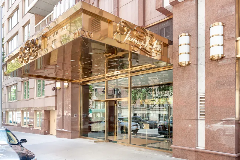 $735,000 | 200 East 69th Street, Unit 2R | Lenox Hill