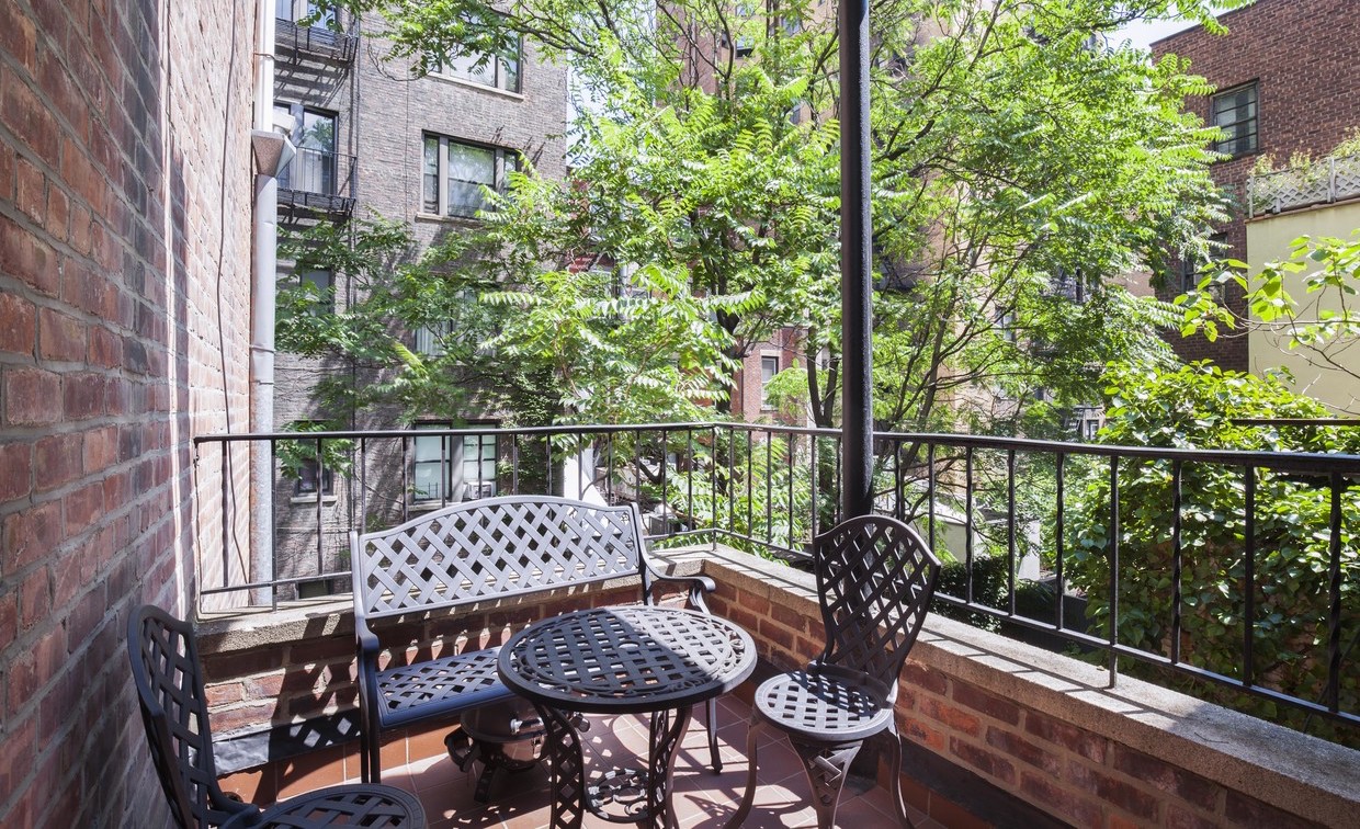 267 West 71st Street, Unit 3R Manhattan, NY 10023 - Photo 2 of 5