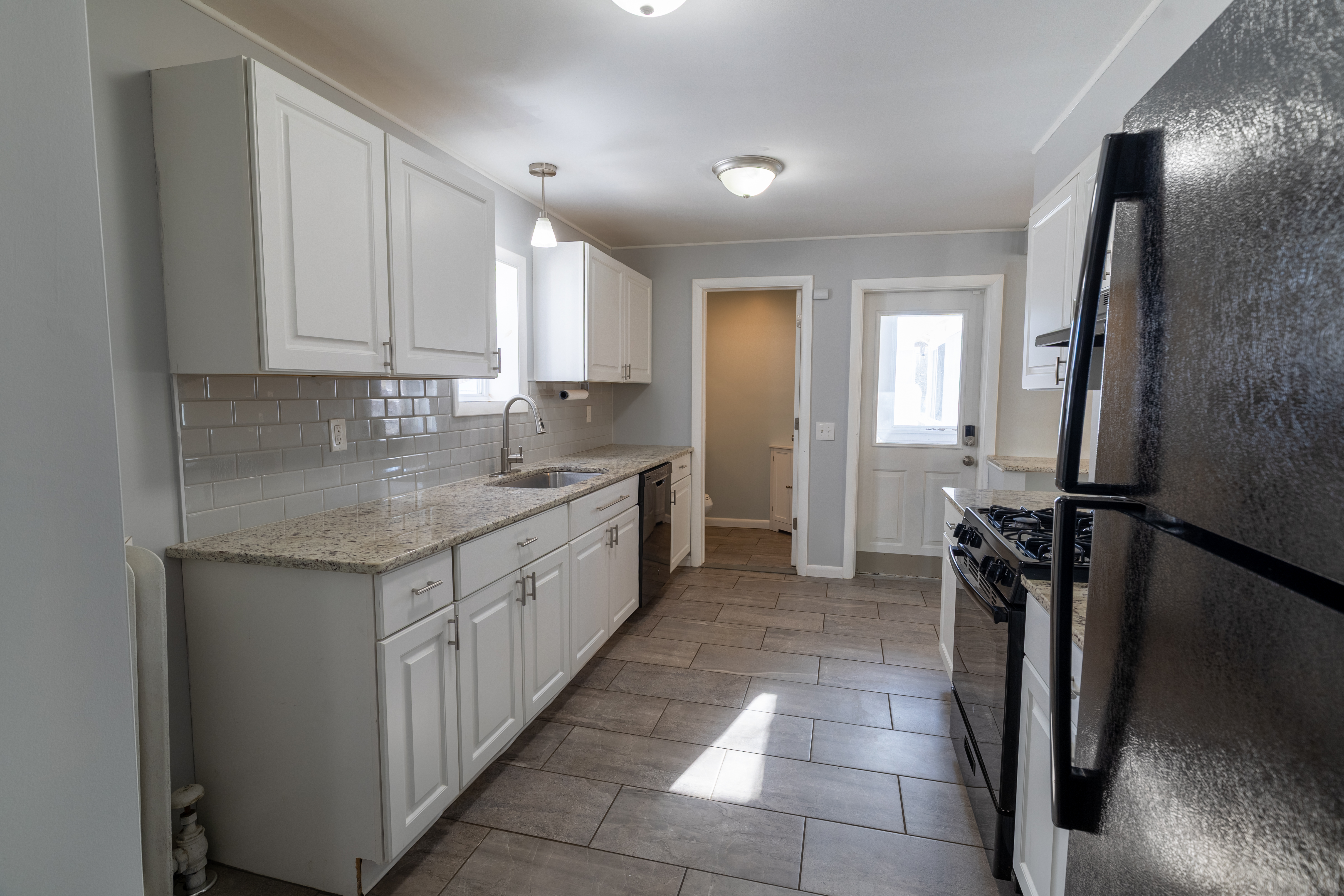 90 School Street New London, CT 06320 - Photo 10 of 34