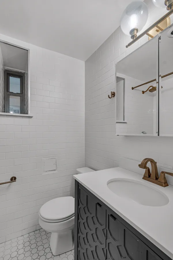 $1,325,000 | 425 West 24th Street, Unit 1F | Chelsea