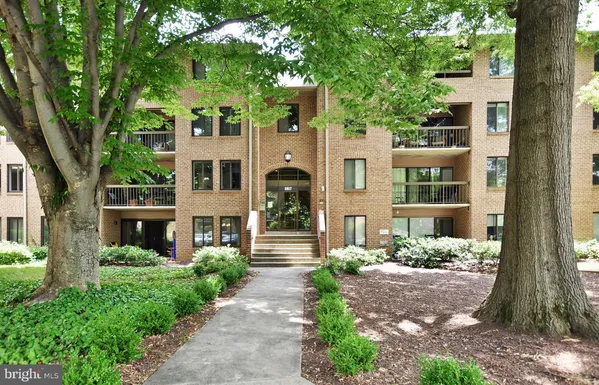 $470,000 | 5817 Edson Lane, Unit 101, Rockville, MD 20852