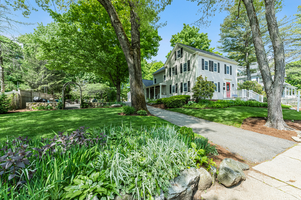 38 Berkeley Street Reading, MA 01867 - Photo 3 of 50