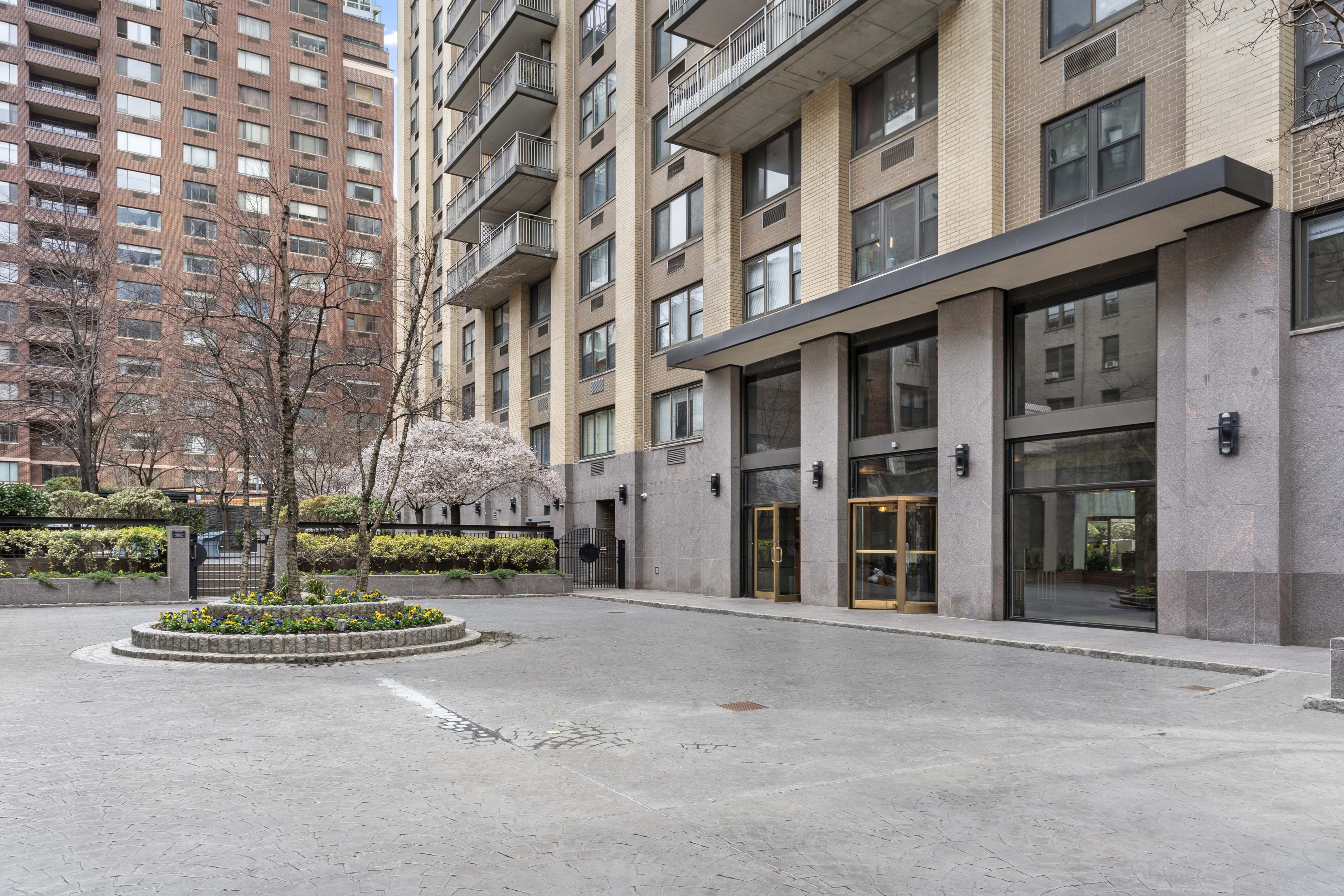 201 West 70th Street, Unit 7H Manhattan, NY 10023 - Photo 12 of 15 a view of a building with a street