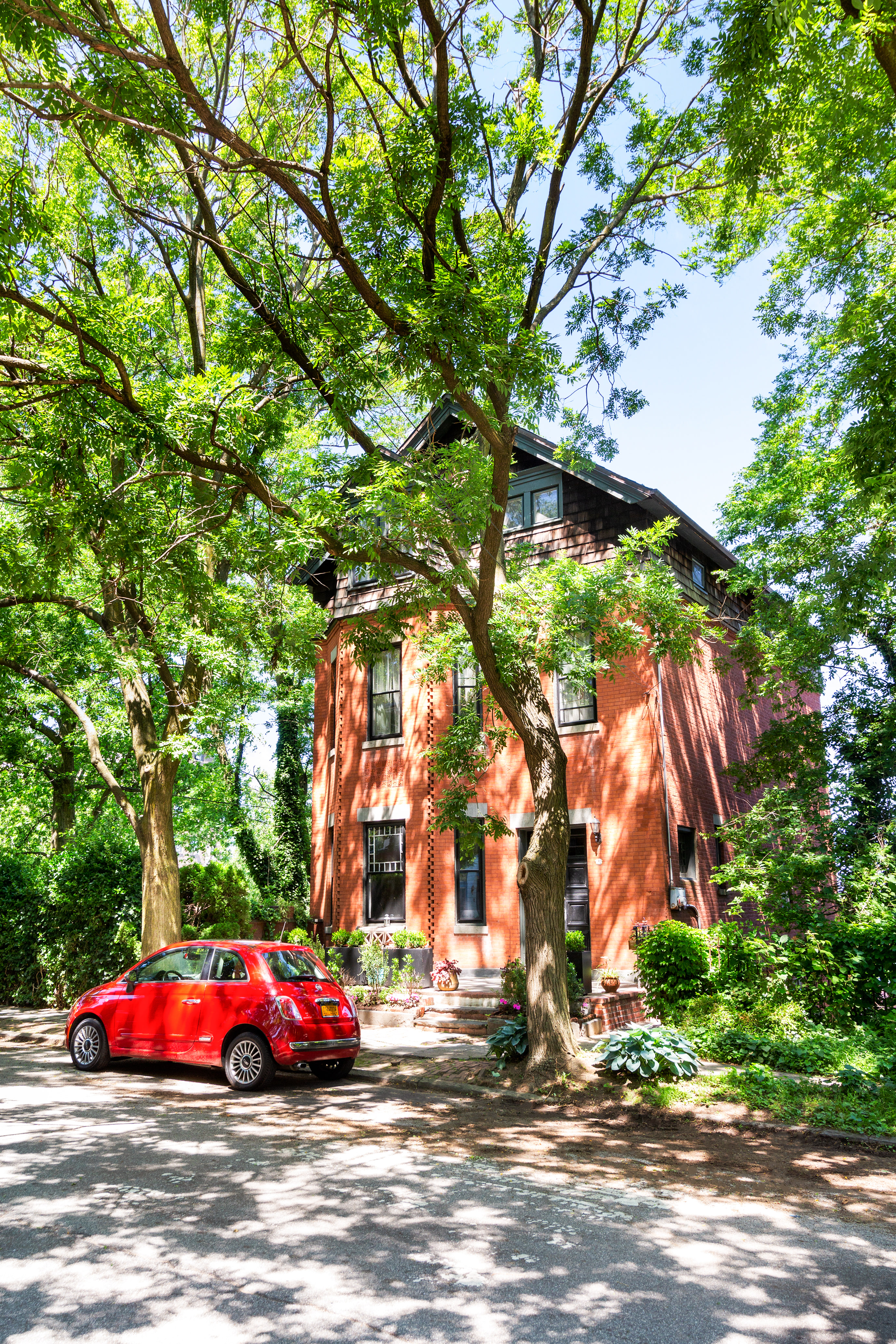 9 Carroll Place Staten Island, NY 10301 - Photo 1 of 20