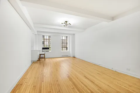 $695,000 | 333 West 56th Street, Unit 3H | Hell's Kitchen