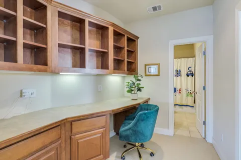 $1,095,000 | 2401 Hunters Green Court, Austin, TX 78732
