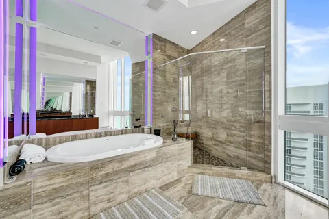 $3,149,000 | 15901 Collins Avenue, Unit 4301, Sunny Isles Beach, FL 33160