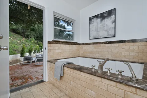 $2,599,000 | 4053 Harclare Lane, Encino, CA 91436