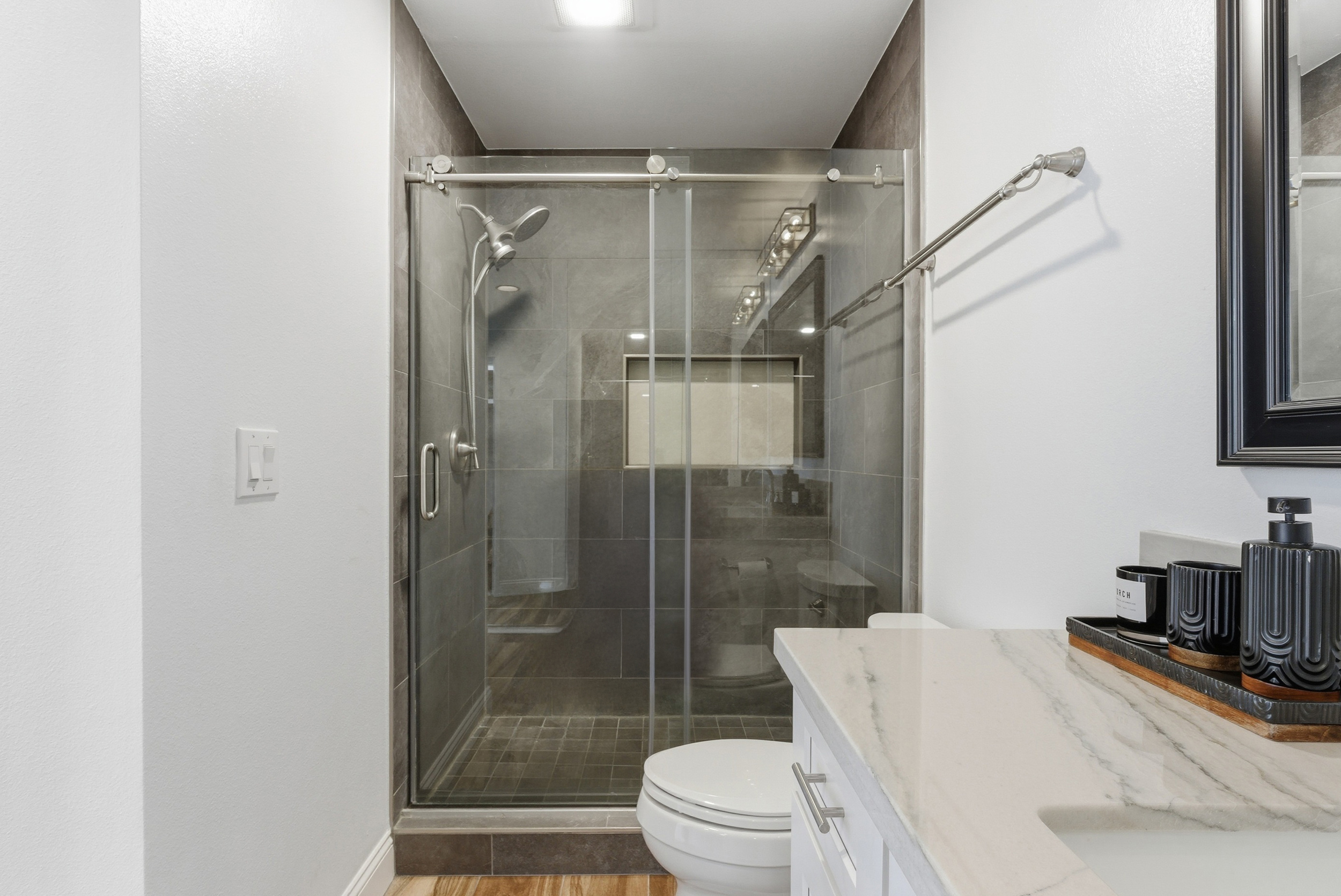 2385 Roscomare Road, Unit E17 Los Angeles, CA 90077 - Photo 12 of 23