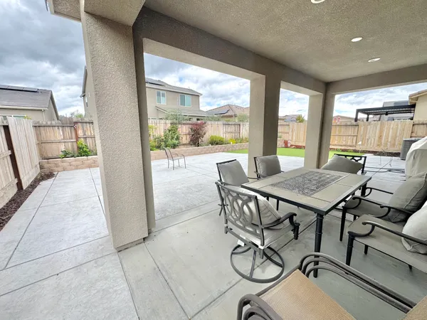 a view of a livingroom with furniture window and outside view