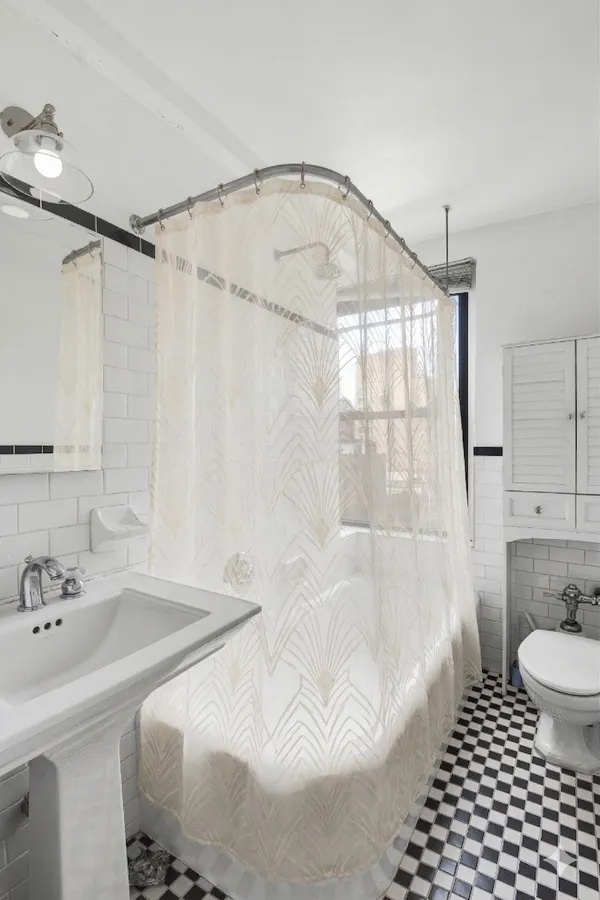 $1,250,000 | 205 East 78th Street, Unit 12C | Upper East Side