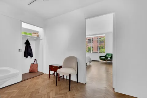 $730,000 | 24 West 55th Street, Unit 3D | Midtown Central