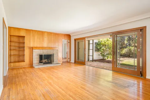 $3,850,000 | 1015 San Vicente Boulevard, Santa Monica, CA 90402