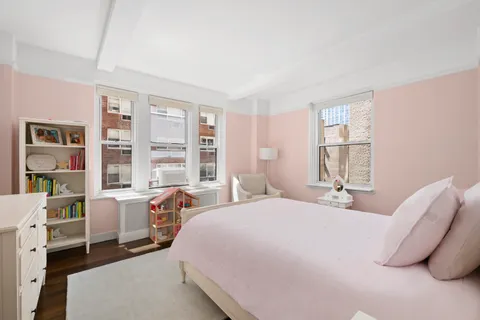 $2,775,000 | 320 East 72nd Street, Unit 6A | Lenox Hill