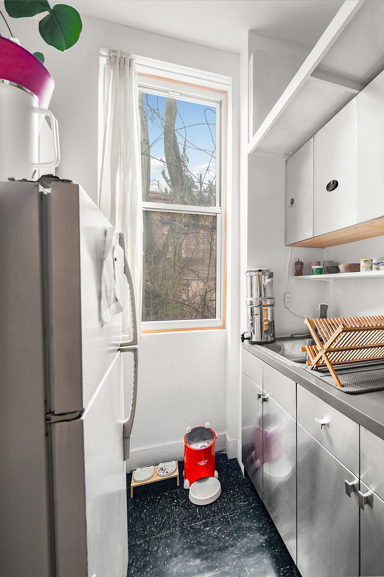 27 Bethune Street Manhattan, NY 10014 - Photo 9 of 18