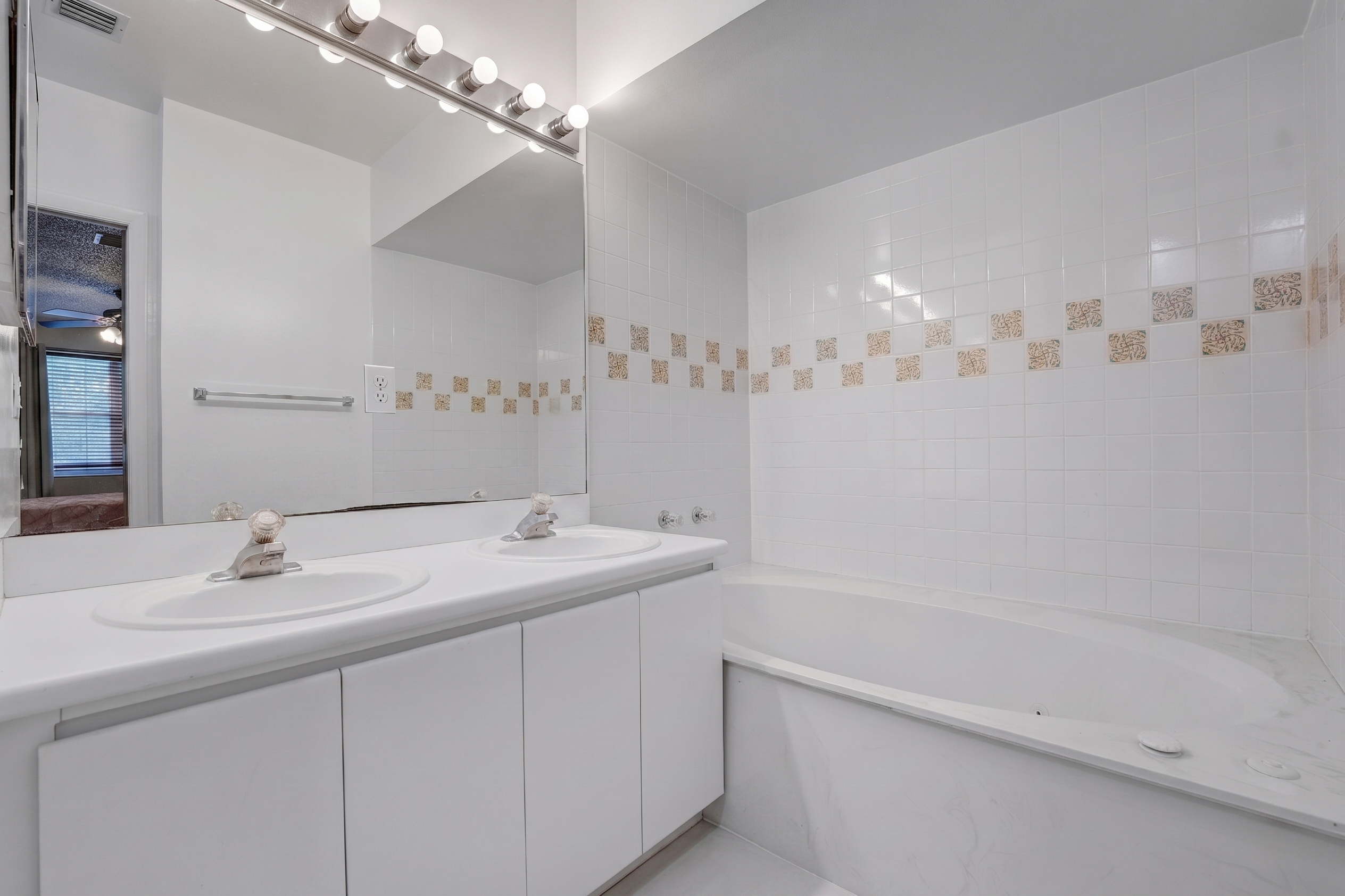 595 Racquet Club Road, Unit 74 Weston, FL 33326 - Photo 12 of 40