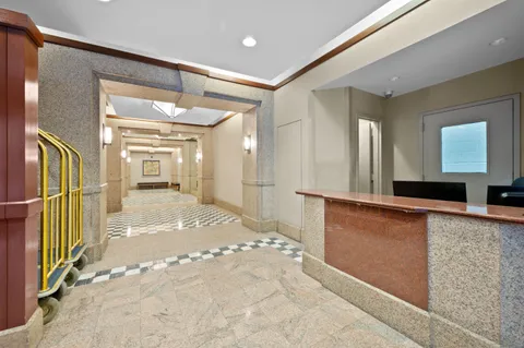 $515,000 | 343 East 74th Street, Unit 7D | Lenox Hill