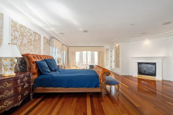 $5,195,000 | 919 South Gretna Green Way, Los Angeles, CA 90049